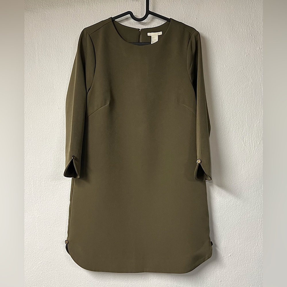 Short olive green dress, Size 6 Small. 3/4 sleeve
